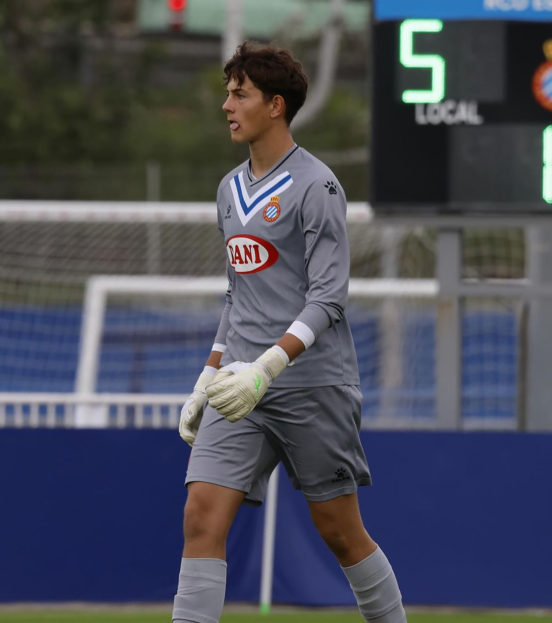 15-year-old Ukrainian goalkeeper Egor Krapivin at FC Espanyol - online store Brave GK