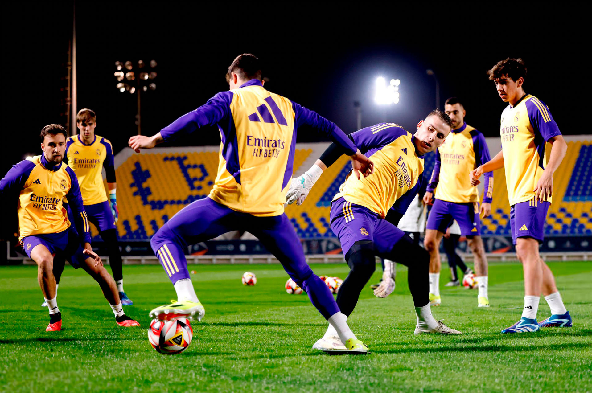 Lunin in Brave GK gloves – official online store. Brave GK