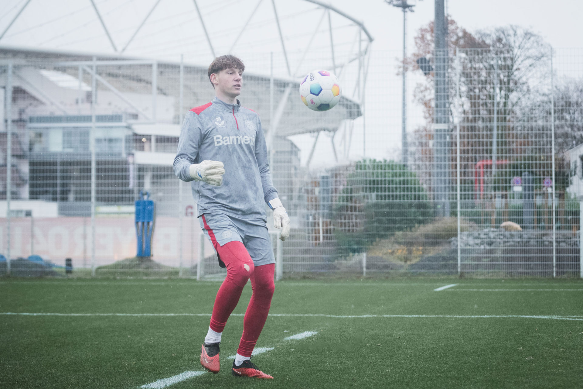 Bayer Youth Team Goalkeeper Training in Brave GK Diamond White Gloves - official online store Brave GK