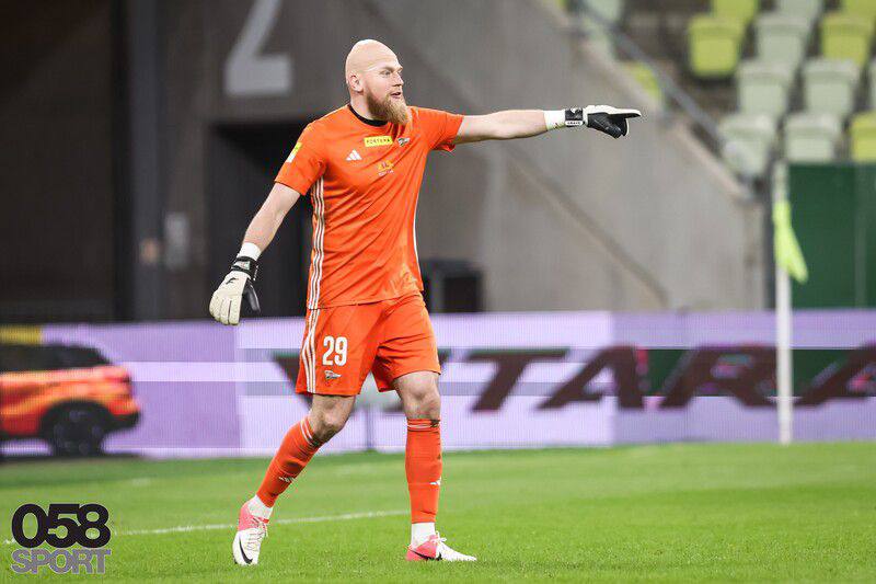 Bogdan Sarnavsky leads Lechia to the championship - Official Brave GK online store