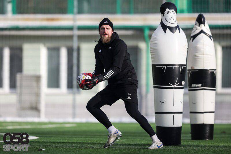 Goalkeeper Bogdan Sarnavskyi Brave GK Reaction Black-Red - Official Brave GK Online Store