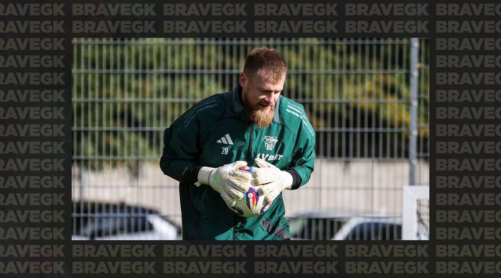 Bohdan Sarnavskyi returns to training after injury and prepares for Ekstraklasa matches in Brave GK Reaction Green gloves-Блог Brave GK
