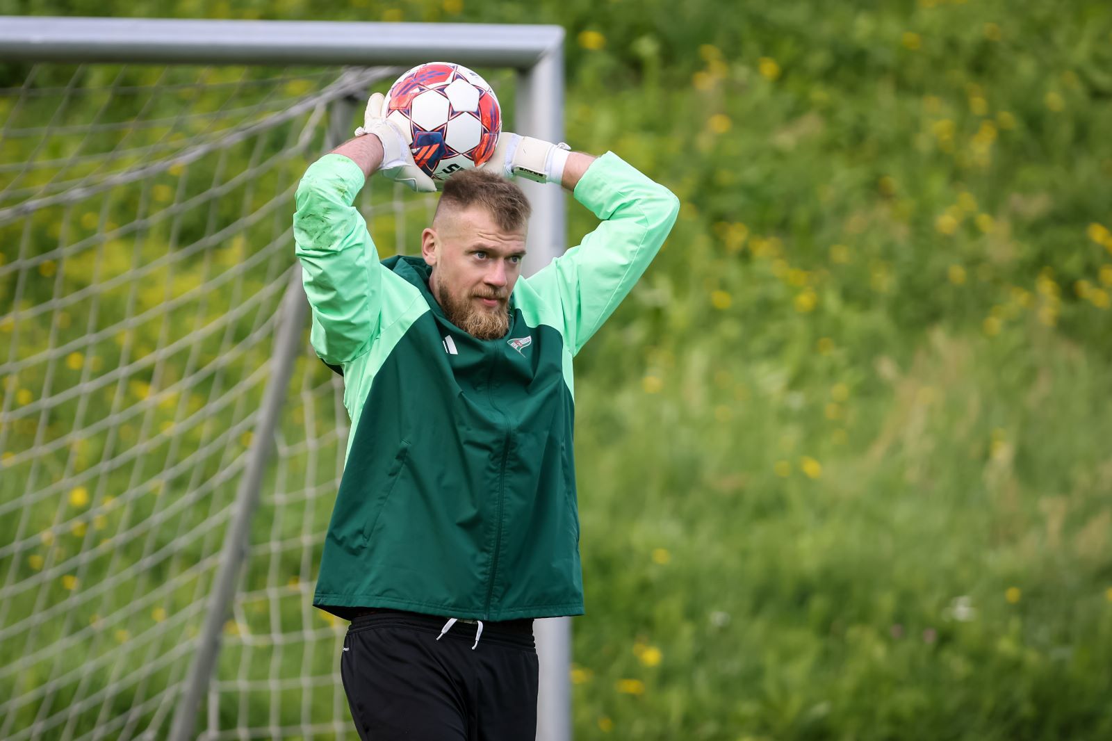 Sarnavsky in gloves Brave GK Reaction – store Brave GK