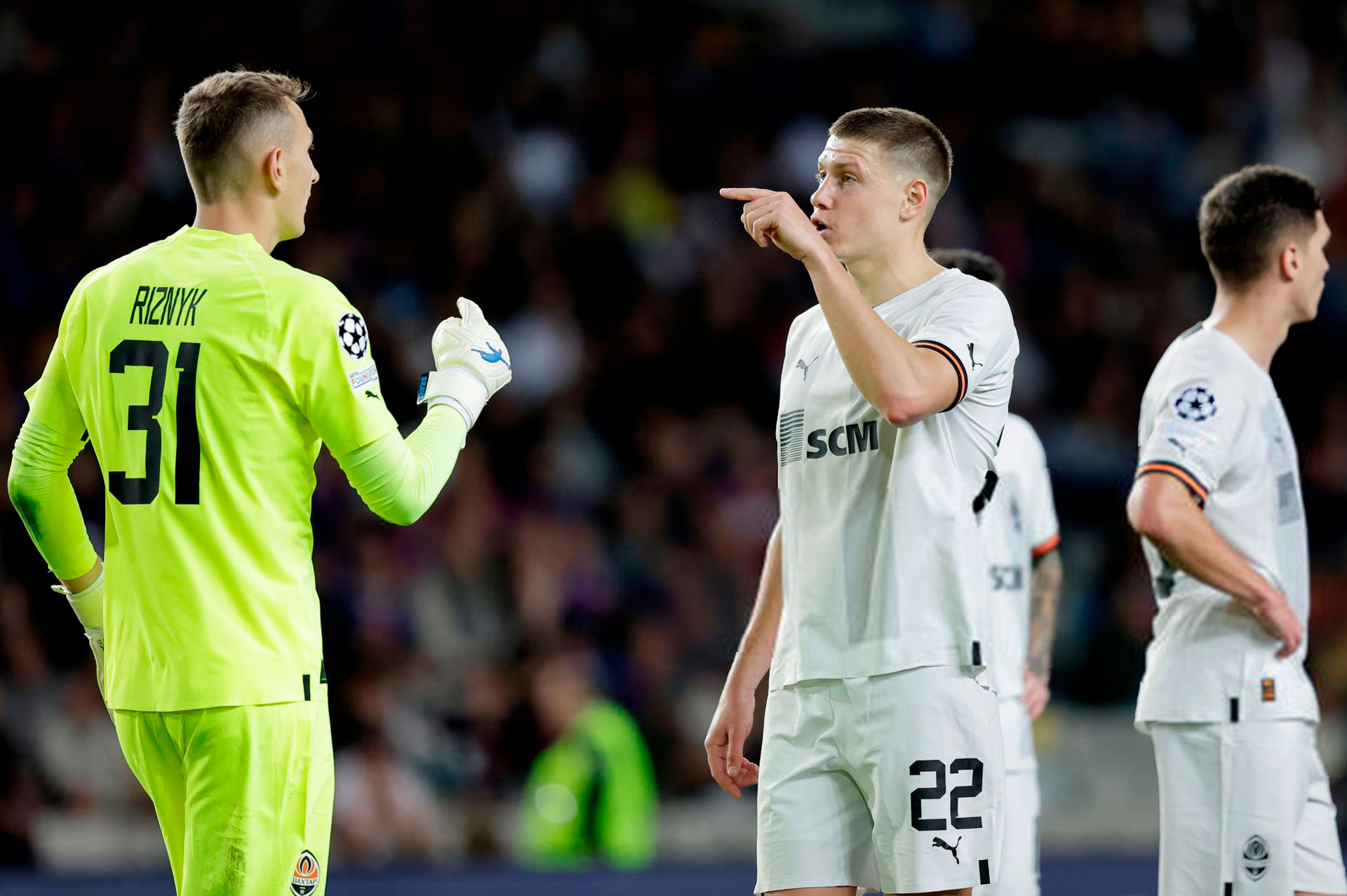 Brave GK Diamond White Gloves in the Champions League: Impressive Saves by Dmitry Reznik at Camp Nou - Brave GK Online Store