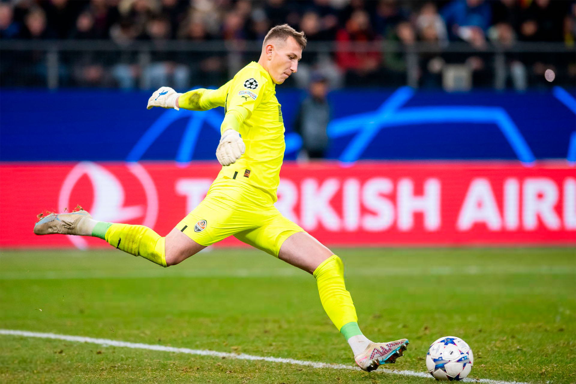 Dmitriy Reznik in Brave GK Gloves - Brave GK online store