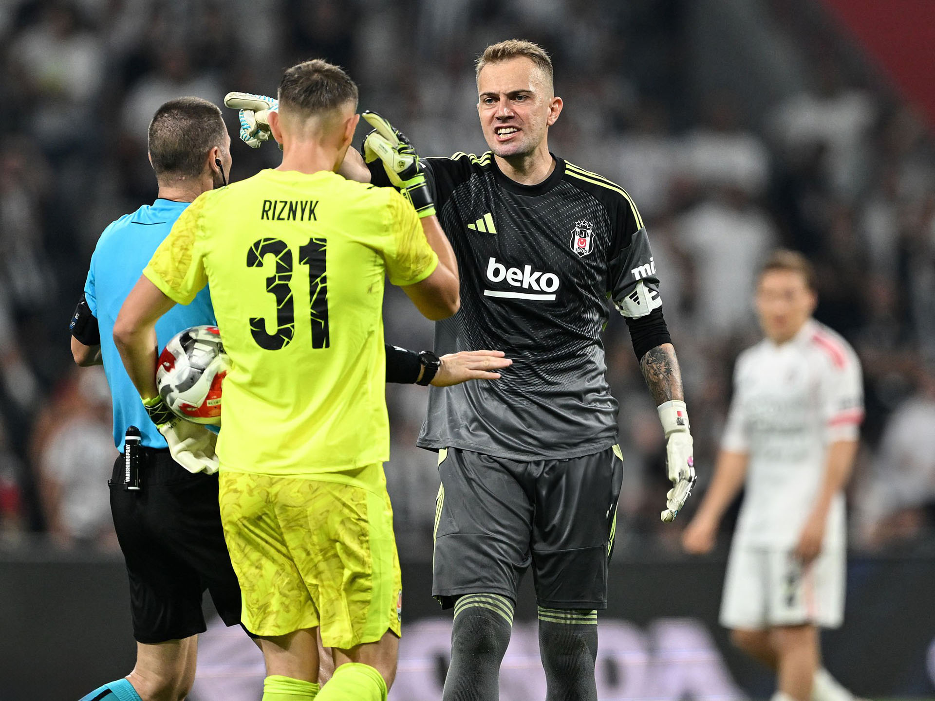 Dmytro Reznik in Brave GK Diamond D.R. gloves - Official Brave GK online store