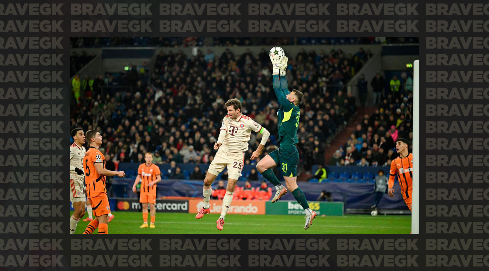 Dmytro Riznyk in Brave GK Diamond Purple gloves in the Champions League match against Bayern-Блог Brave GK
