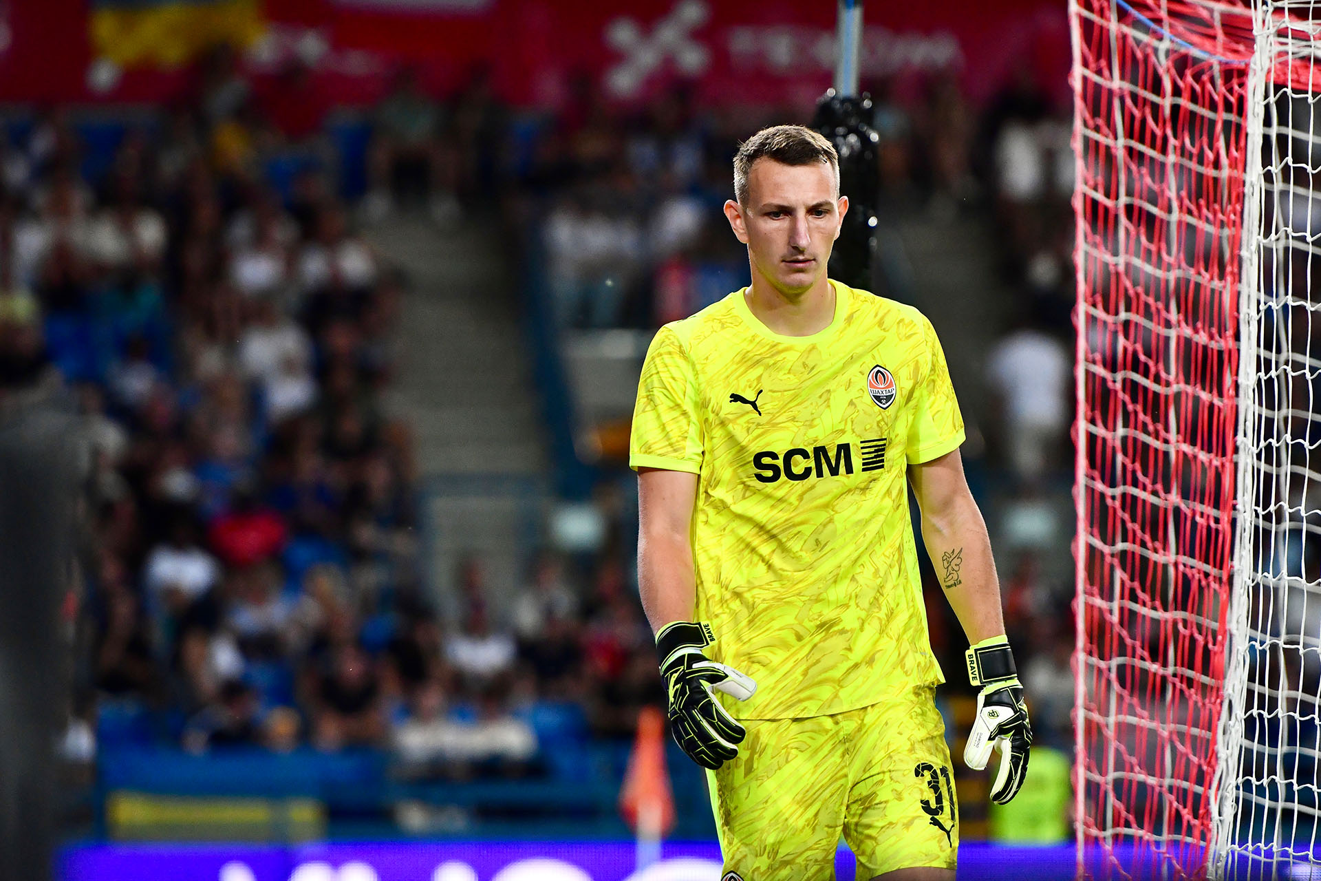 Riznyk’s goalkeeper gloves Brave GK Diamond D.R. - Official Brave GK online shop