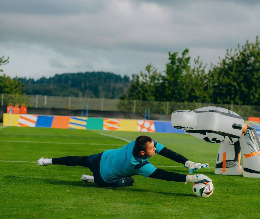 Bushchan's preparation for the match against Romania in Brave GK Diamond Purple gloves - Official online store Brave GK