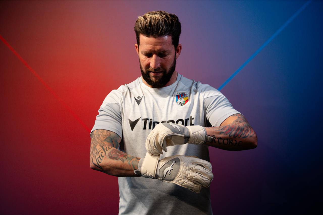Václav Winter works in Brave GK Air gloves - Brave GK Official Online Store