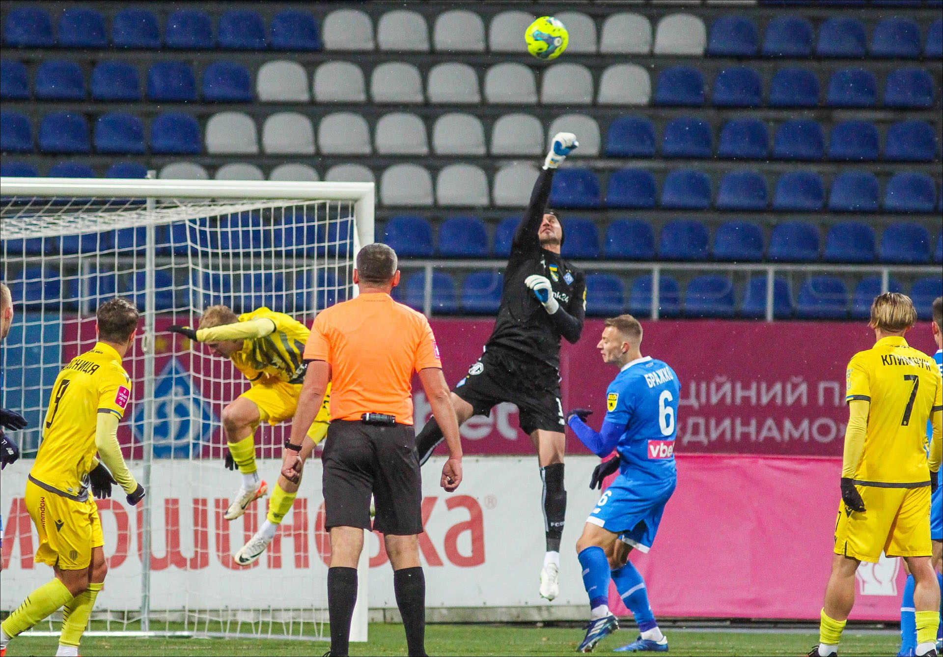 Georgiy Buschan's Brave GK Diamond White Gloves with Aquatex – Official Brave GK Online Store