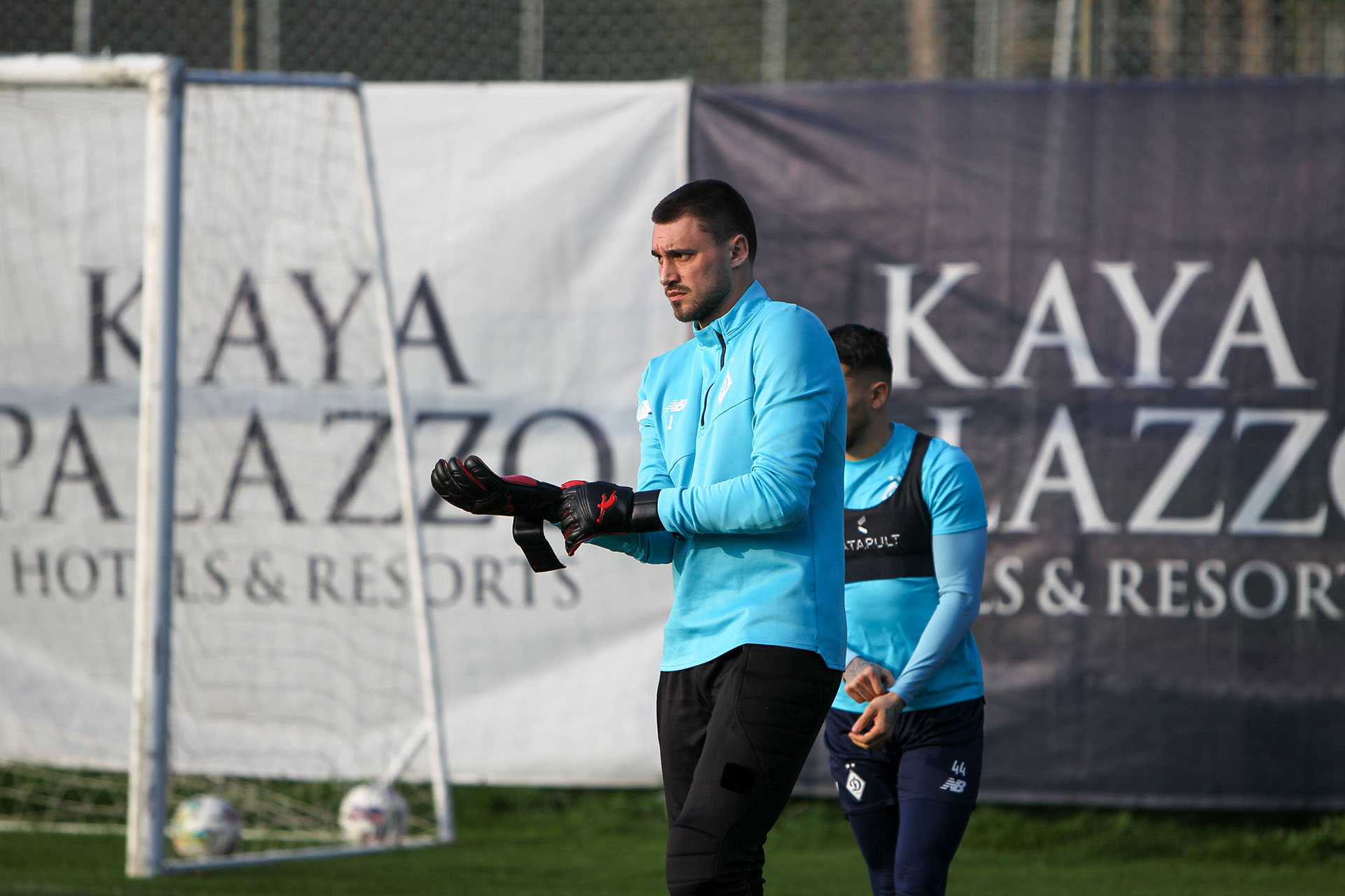 Georgiy Bushchan in Brave GK Reaction Red-Black gloves - the official online store of Brave GK