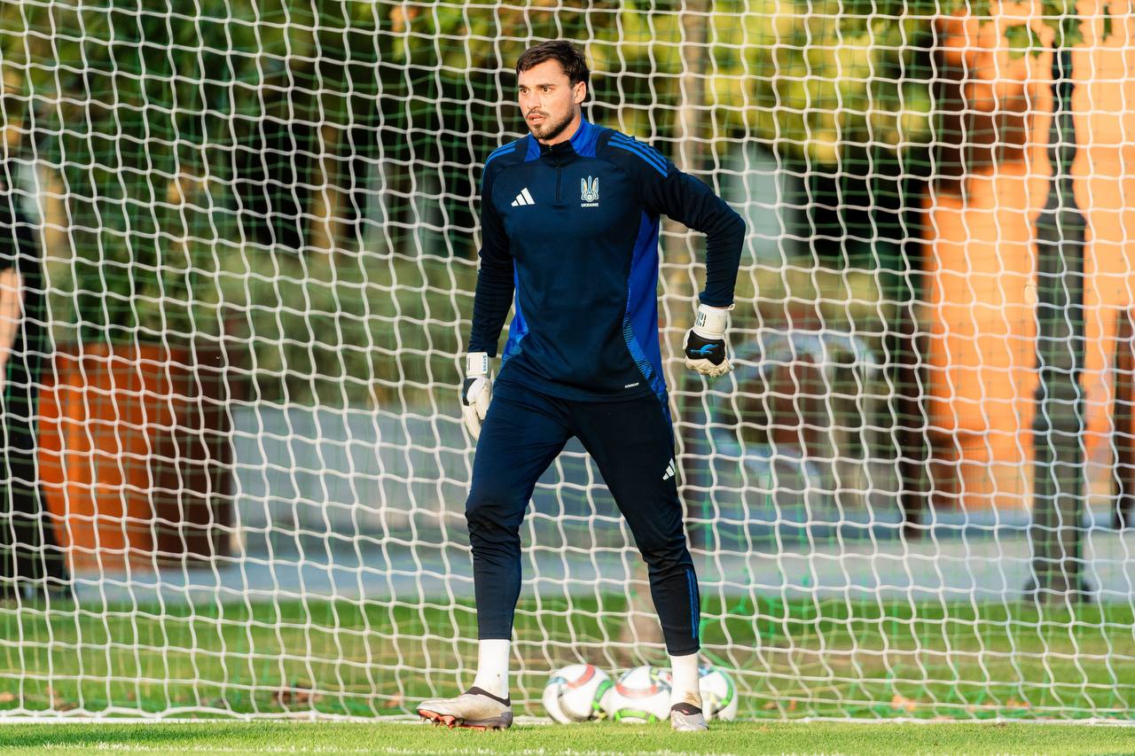 Georgiy Bushchan trains in Brave GK Fury Pro gloves ahead of the Ukraine-Georgia match - Official Brave GK online store