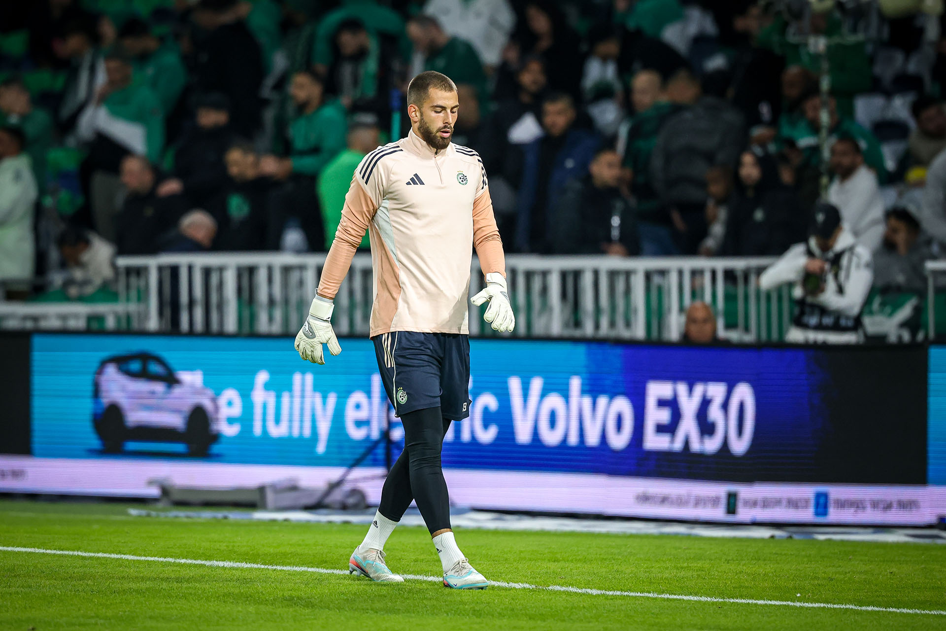 Georgiy Yermakov training in Brave GK Air gloves – official Brave GK online store