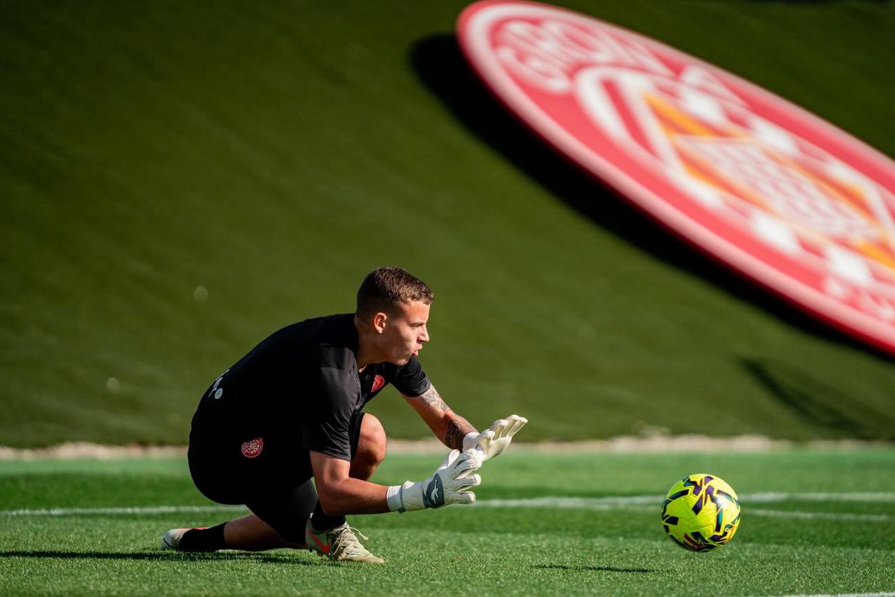 Girona goalkeeper Vladyslav Krapyvtsov training in Brave GK Reaction Air goalkeeper gloves — Official Brave GK online store