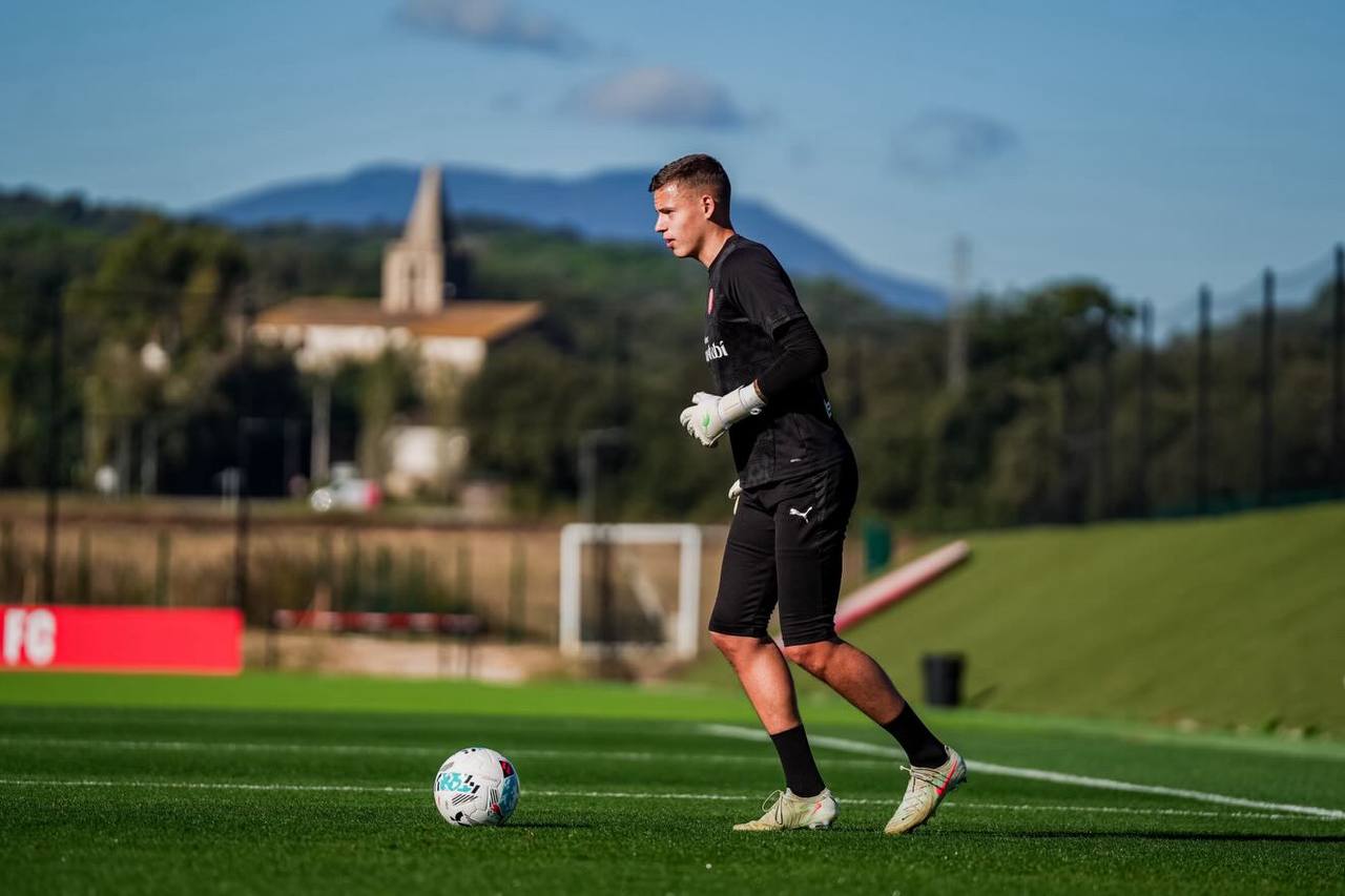 Brave GK Reaction Green goalkeeper gloves — Official Brave GK online store