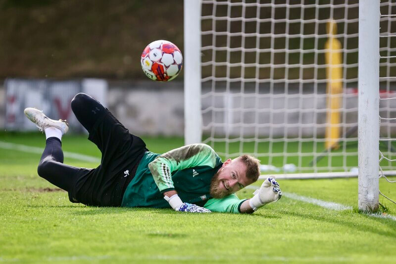 Goalkeeper Bohdan Sarnavskiy from Lechia Gdansk chooses Brave GK Skill Light gloves – official online store of Brave GK