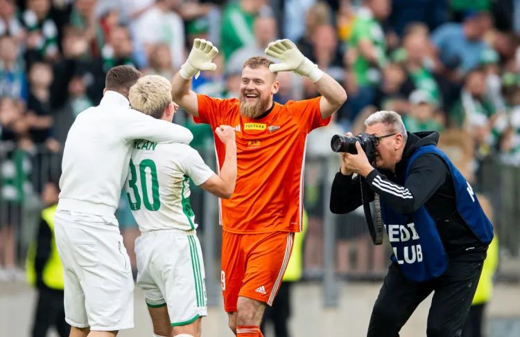 Goalkeeper Bohdan Sarnavskyi in Brave GK Fury Pro gloves - Official online store Brave GK