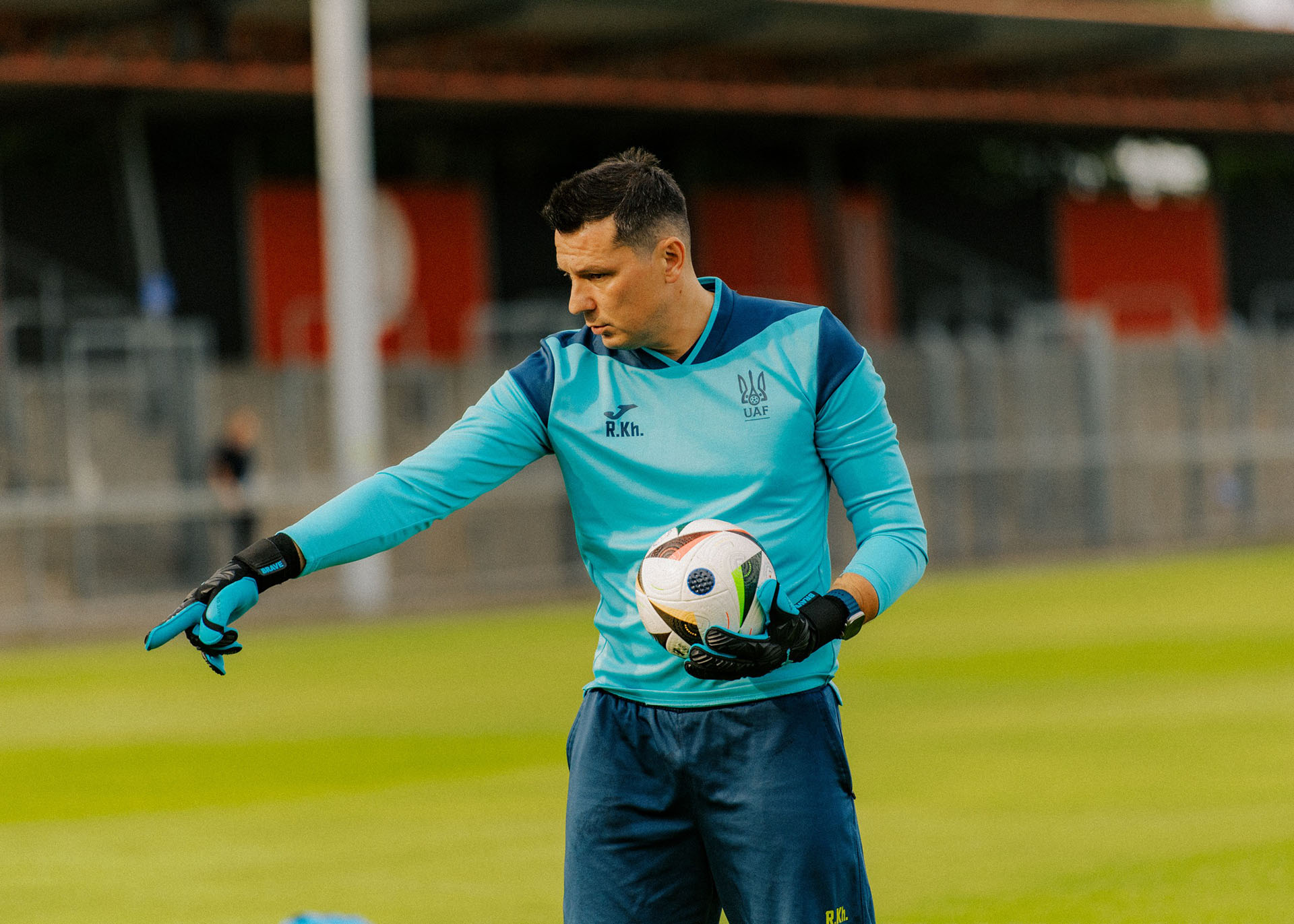 Rustam Khudzhamov training in Brave GK Venom gloves - Official Brave GK online store