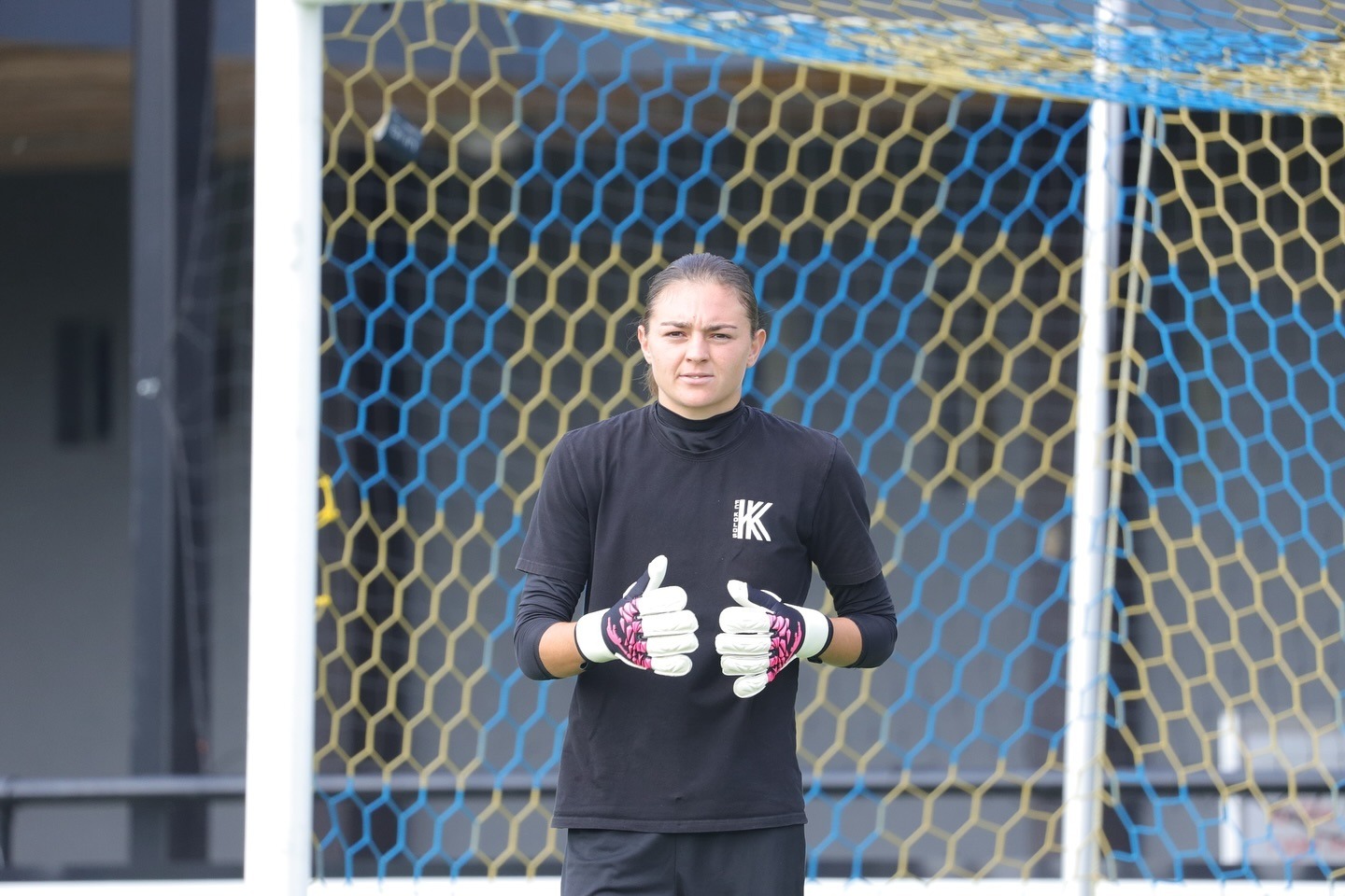 Goalkeeper Daria Kelyushik in Brave GK Unique Pink goalkeeper gloves - Official Brave GK online store