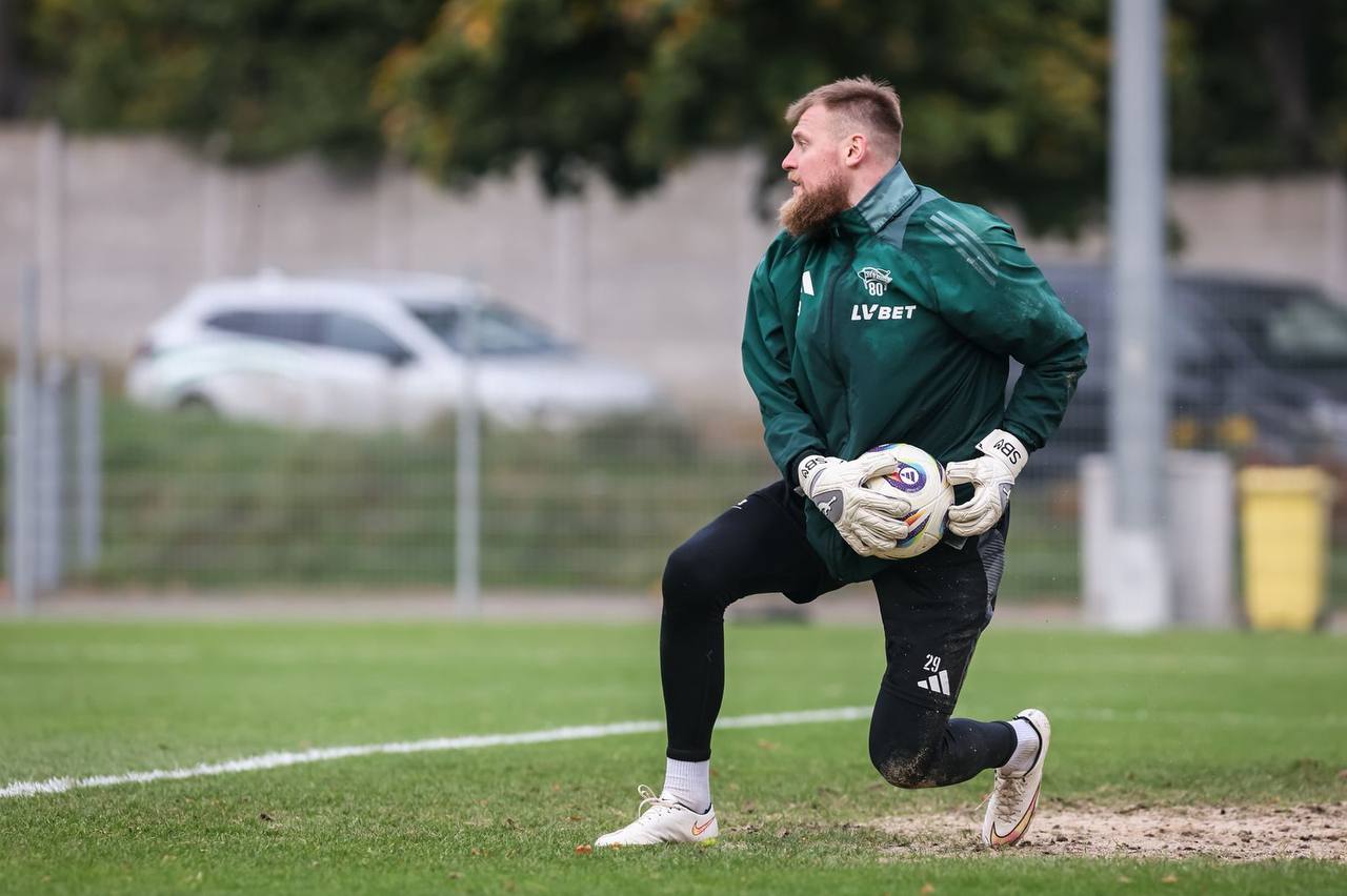 Brave GK Air goalkeeper gloves model – Official Brave GK online store