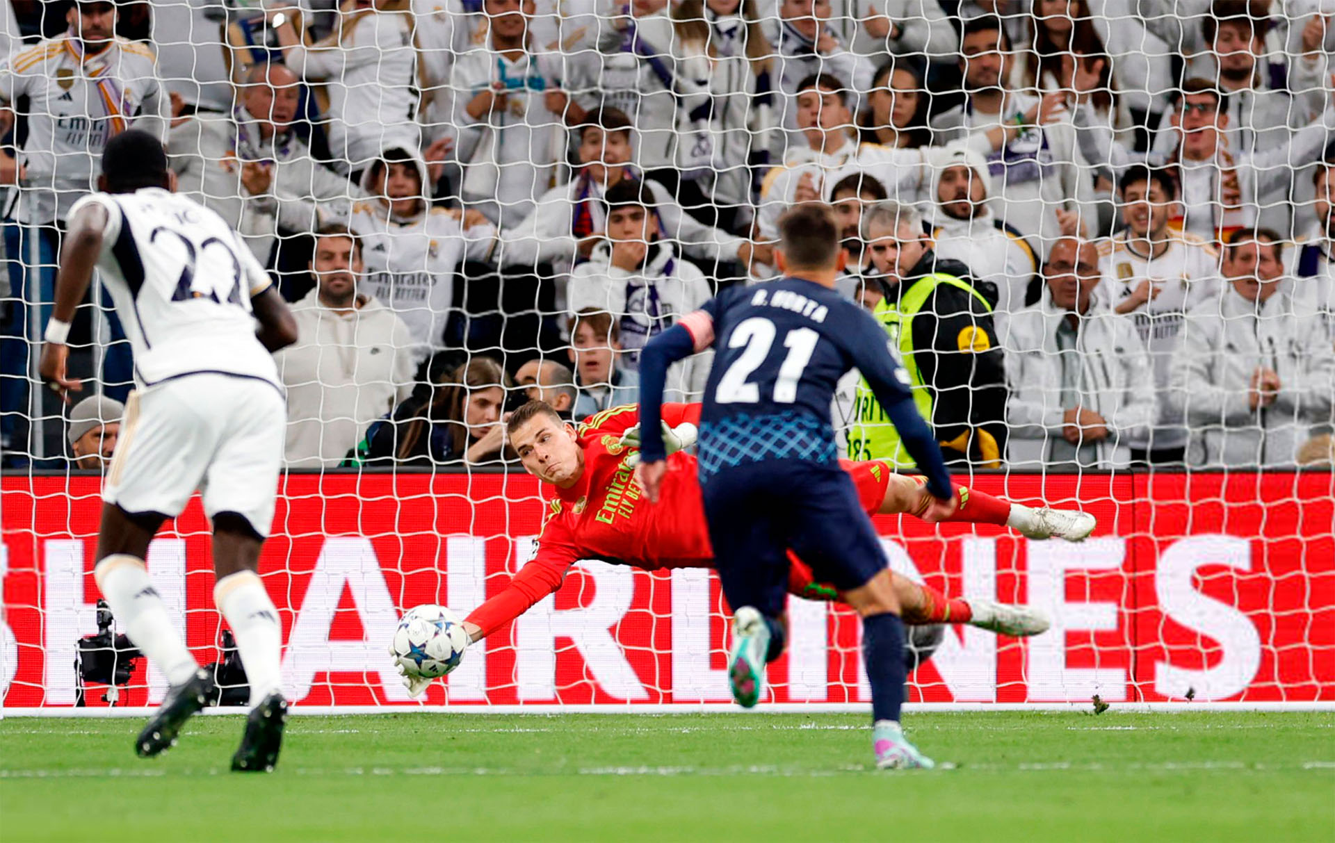 Lunin Parried a Penalty in Brave GK Venom Gloves - Brave GK online store