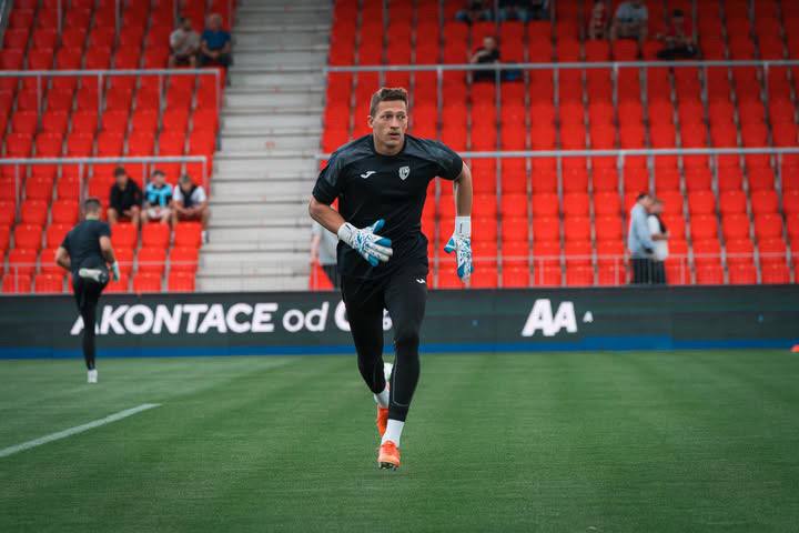 New Pardubice goalkeeper Jáchym Šerák plays in Brave GK Evolution White gloves - Official Brave GK online store