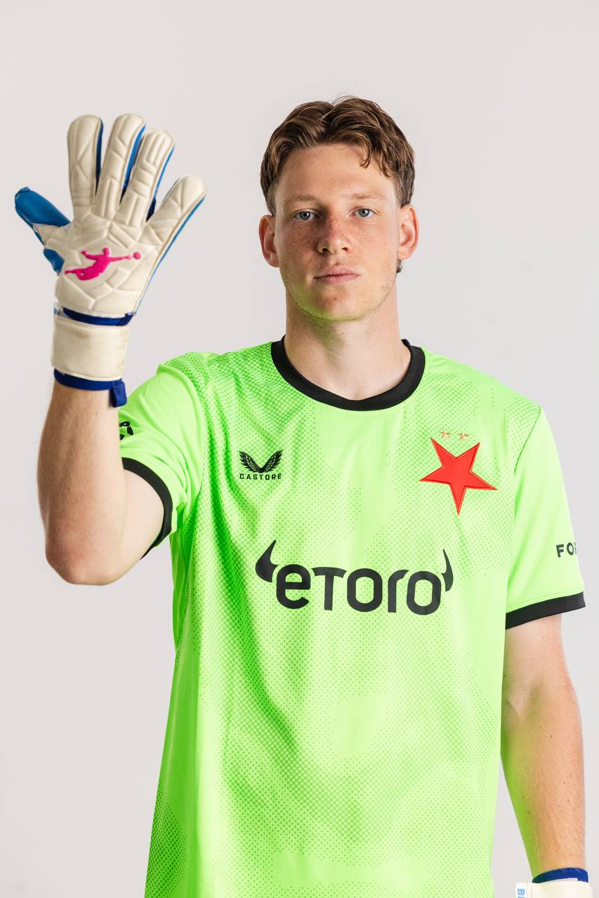 Oleksandr Petrenko in Brave GK Diamond Aqua goalkeeper gloves - Official Brave GK Online Store