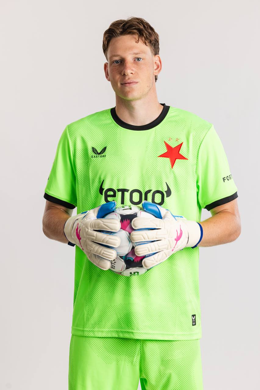 Brave GK Diamond Aqua gloves for wet-weather training - Official Brave GK Online Store