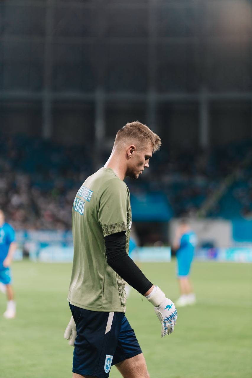 Pavlo Isenko in Brave GK Evolution Pro gloves - Official Brave GK online store