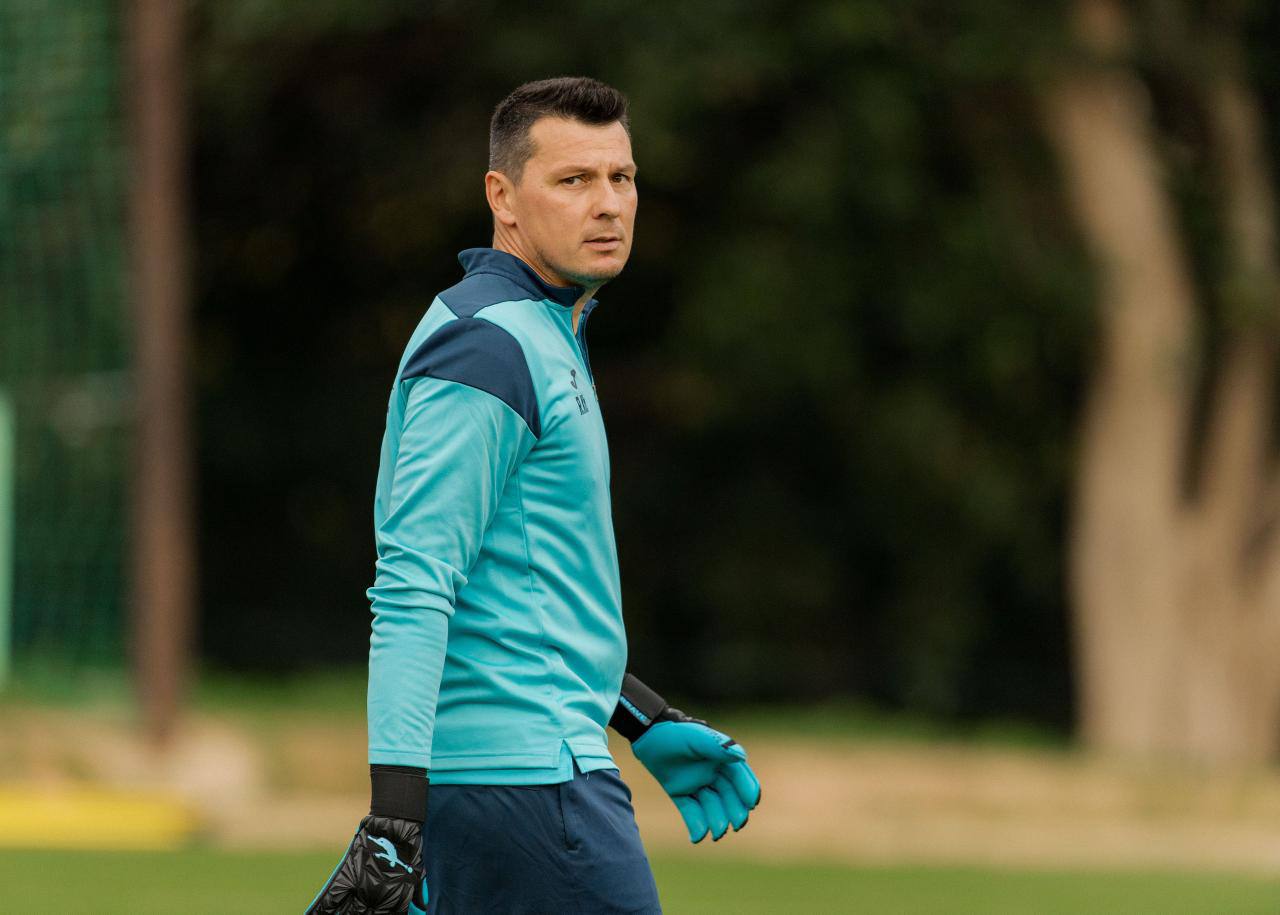 Review of the Brave GK Venom Black Goalkeeper Gloves - Official Brave GK Online Store