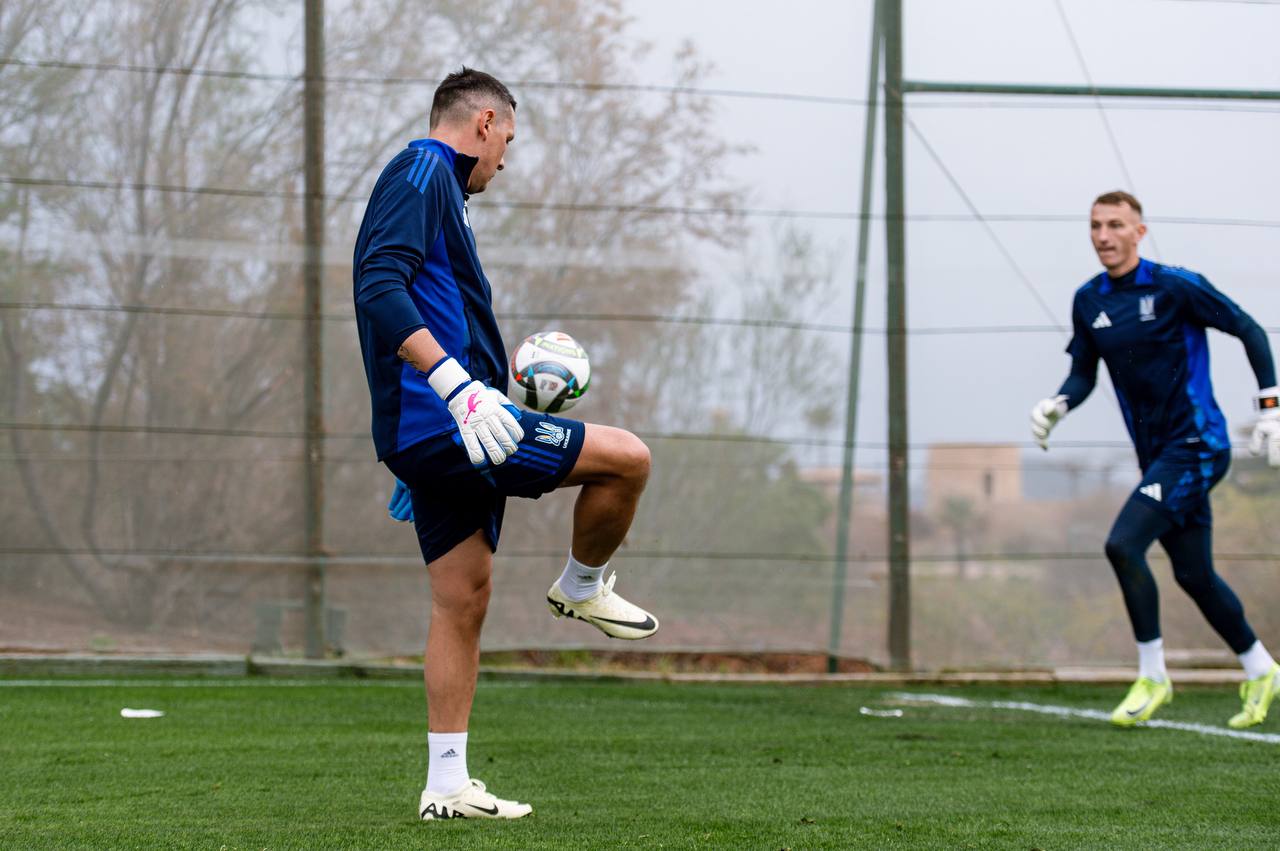 Khudzhamov in Brave GK Diamond Aqua gloves – Official Brave GK Online Store