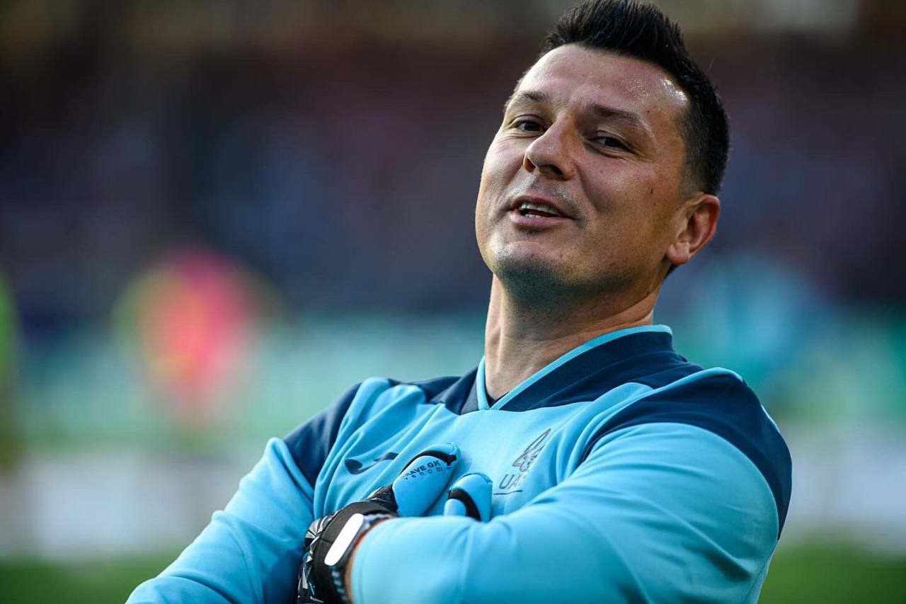 Rustam Khudzhamov's Gloves Brave GK Venom Black - Official Brave GK Online Store