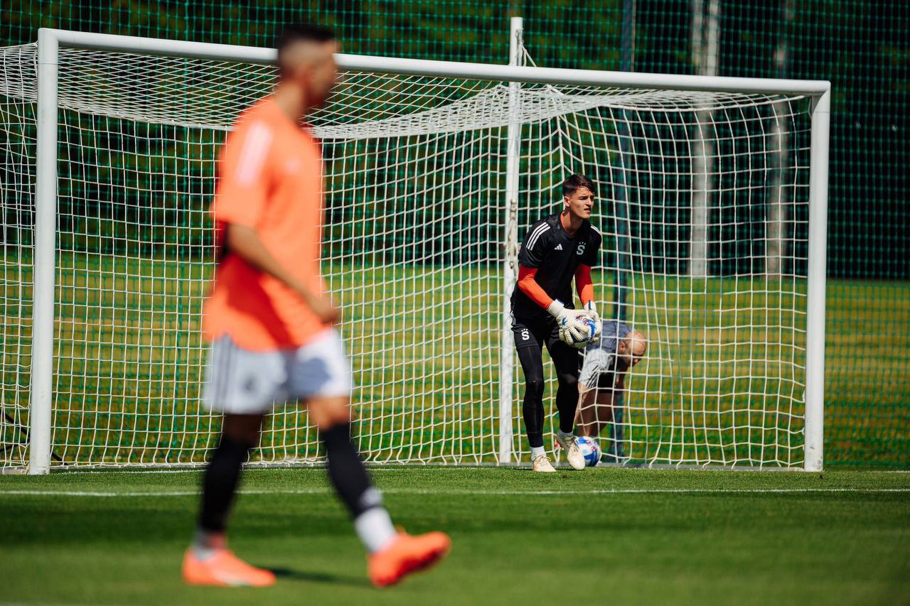 Sparta Prague goalkeeper Jakub Surovczyk wearing Brave GK Diamond White gloves – Brave GK official online store
