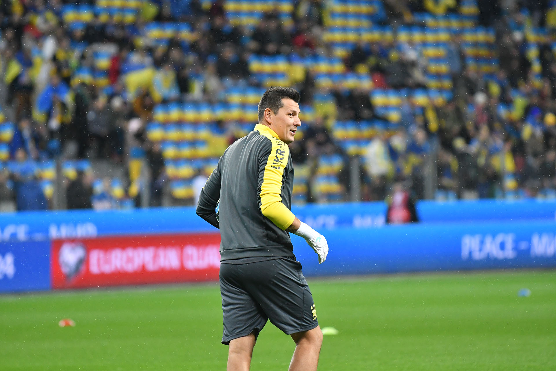 Rustam Khudzhamov in Brave GK Venom Gloves – Official Brave GK Online Store