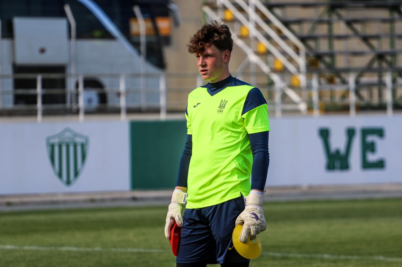 Oleksandr Petrenko in Brave GK Diamond Purple Goalkeeper Gloves - Official Brave GK Online Store