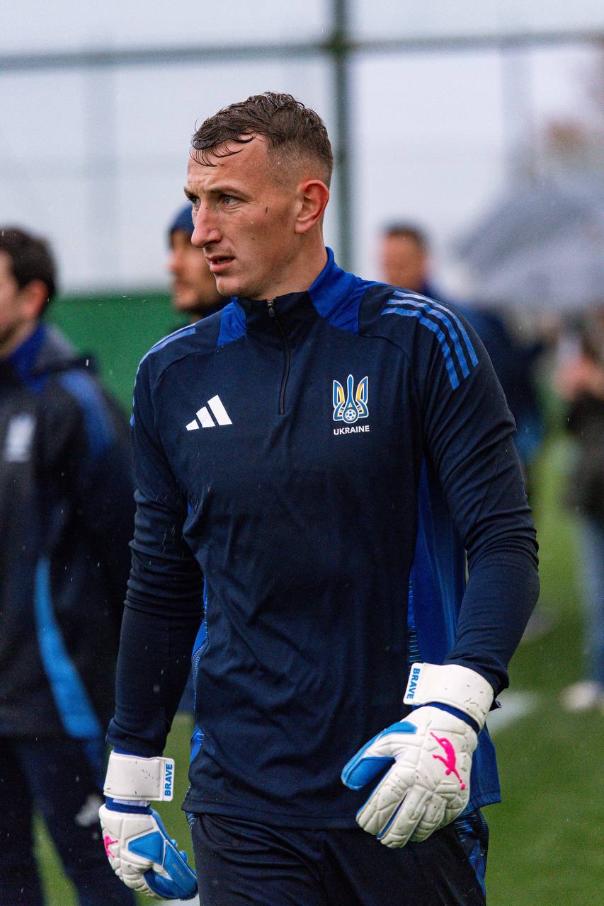 Brave GK Diamond Aqua helps Reznyk prepare – Official Brave GK Online Store