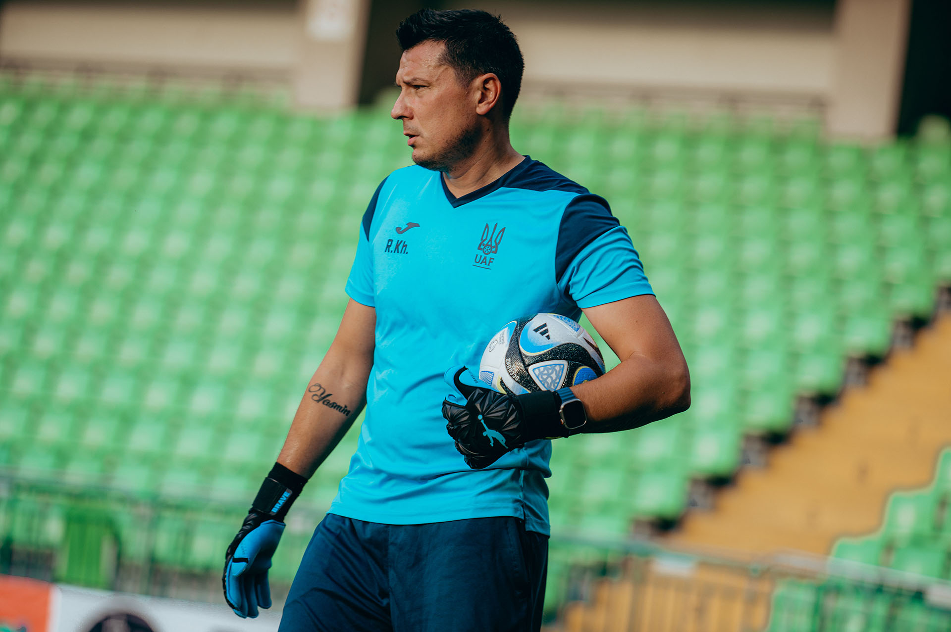 Brave GK Venom Black Goalkeeper Gloves - Official Brave GK Online Store