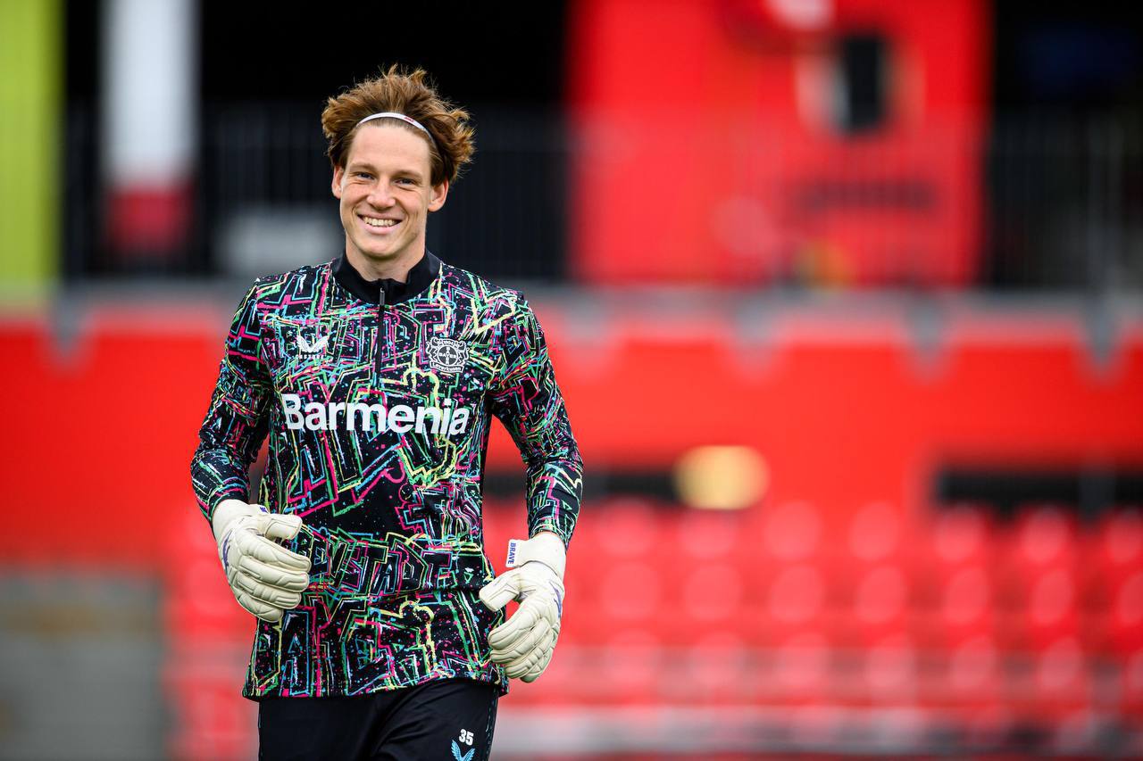 Ukrainian Petrenko in training with Bayer Leverkusen U19 in Brave GK gloves - Official Brave GK online store
