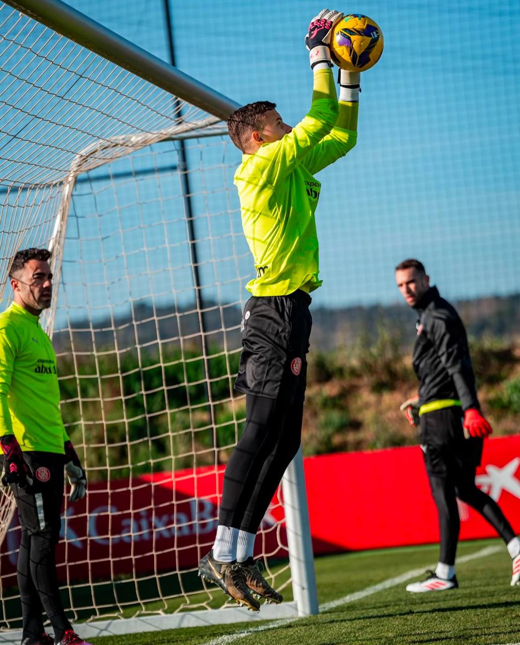 Vladyslav Krapivtsov continues training in Girona in Brave GK Unique Pink gloves - Official online store Brave GK