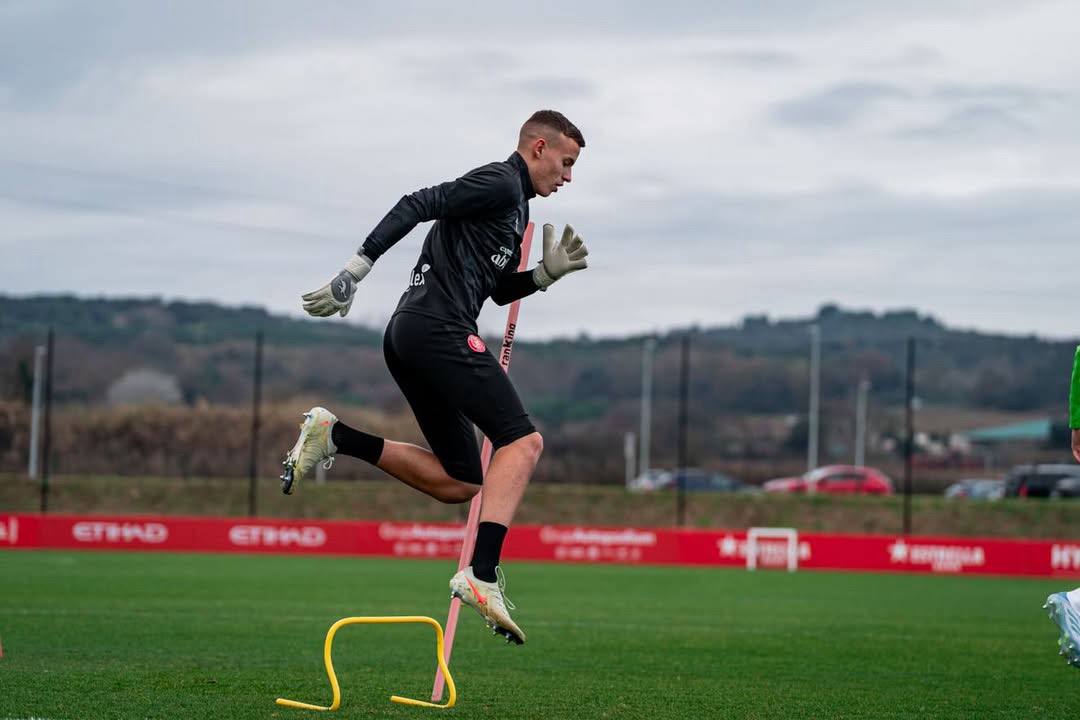 Vladyslav Krapyvcov returned to training in Brave GK Air gloves - Official Brave GK online store