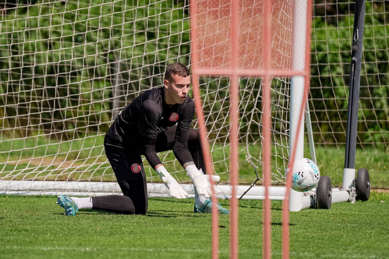 Brave GK Reaction Green Gloves Trusted by Girona’s Keeper - Official Brave GK Online Shop