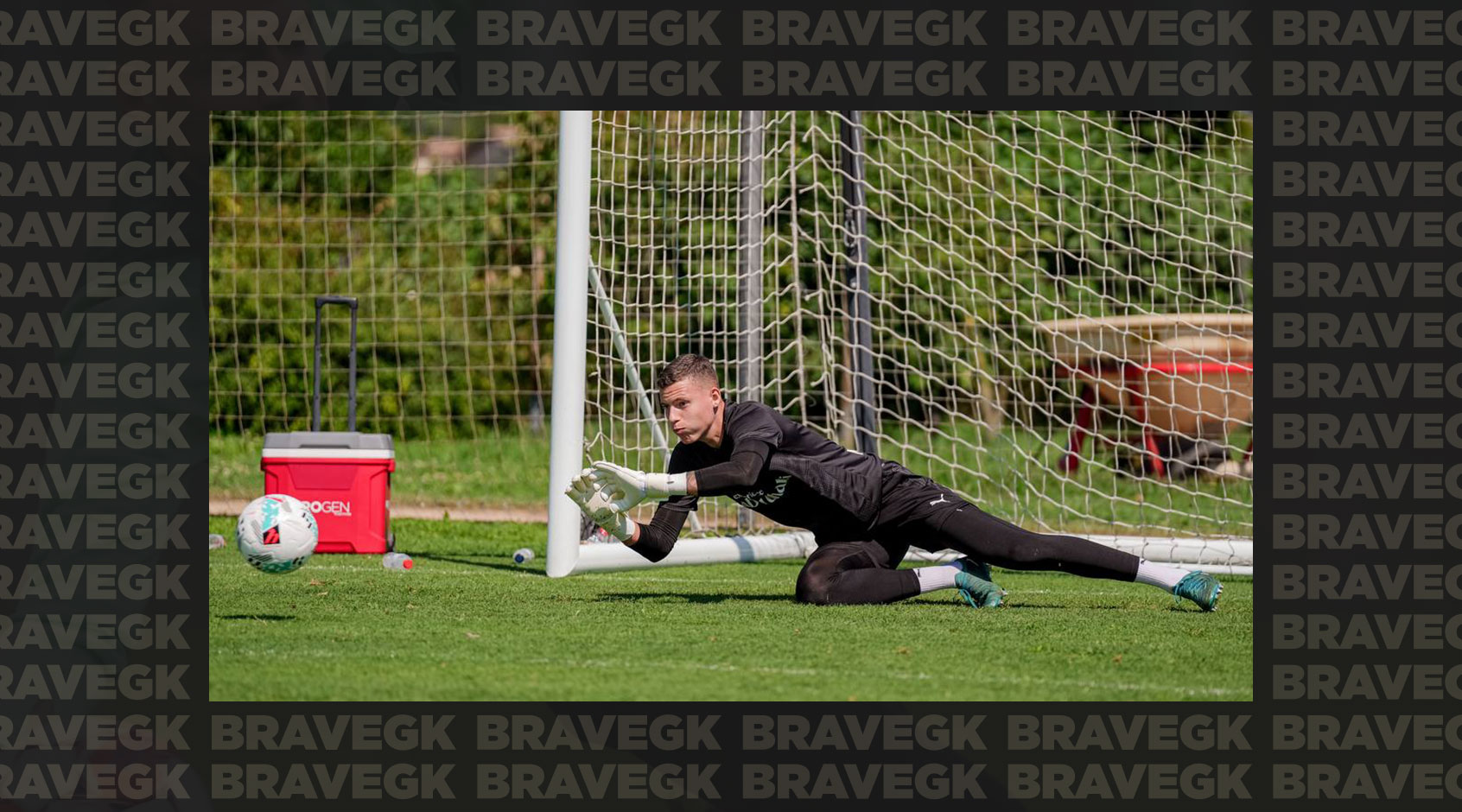 Vladyslav Krapyvtsov Stays at Girona and Prepares for La Liga in Brave GK Reaction Green Gloves-Блог Brave GK