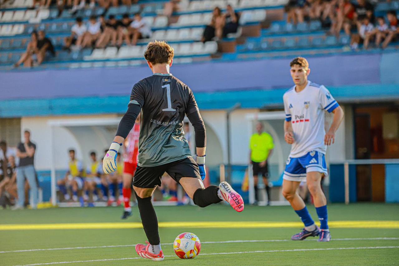 Yegor Krapivin gaining match experience with Brave GK Diamond Aqua gloves - Official Brave GK online store