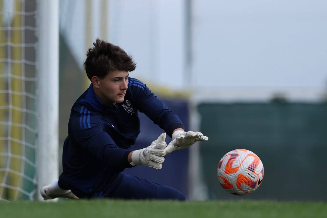 Yehor Krapivin in Brave GK Diamond Purple gloves - Official Brave GK Online Store