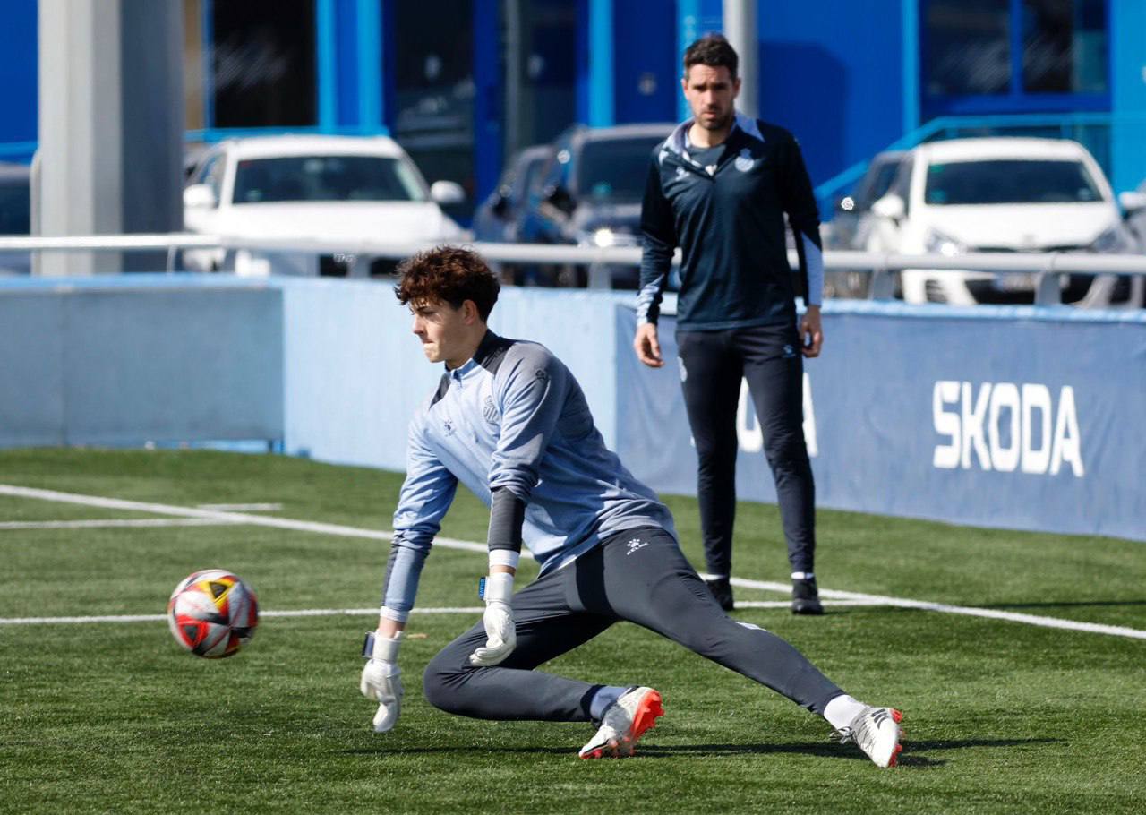 Yegor Krapivin in Brave GK Diamond White gloves - Official Brave GK online store